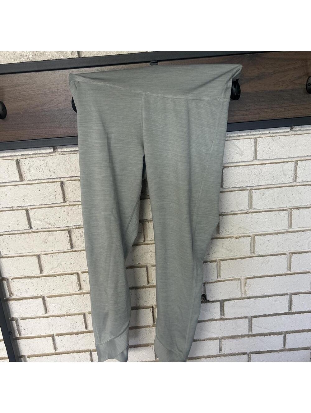 Nike Women's Green and Grey Legging